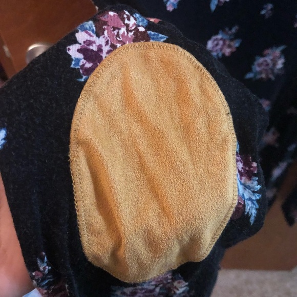 Dark floral - Picture 3 of 5